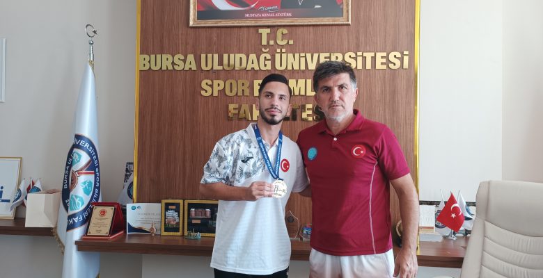 Dekan Ramiz Arabacı’dan Şampiyon Sporcumuza Tebrik