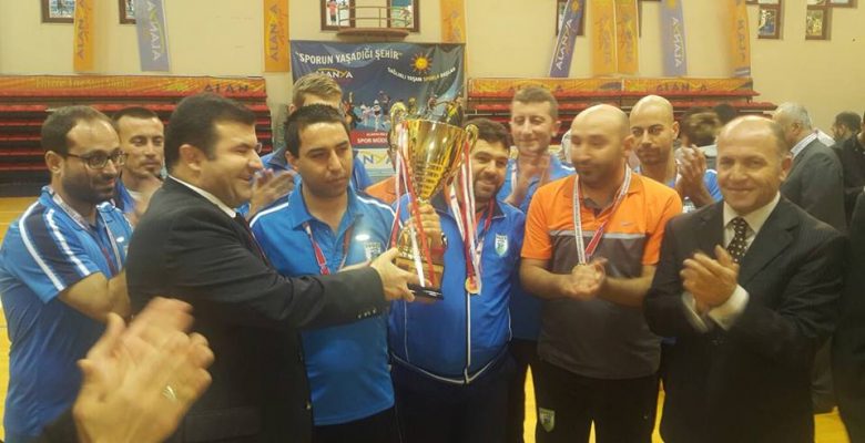 Futsalın Kralı Takımımız 5.Yıl Üst Üstte Şampiyonluk Kupasını Aldı Futsalın Kralı Takımımız 5.Yıl Üst Üstte Şampiyonluk Kupasını Aldı