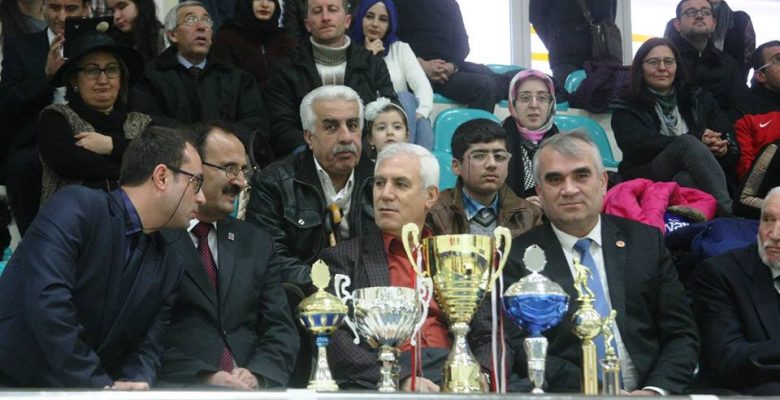 2015 Yılı Başarı ve Katkı Verenlere Ödül Töreni… 2015 Yılı Başarı ve Katkı Verenlere Ödül Töreni…