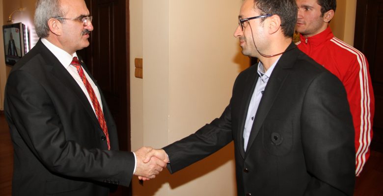 Vali Münir Karaloğlu Kulübümüzü Kabul Etti Vali Münir Karaloğlu Kulübümüzü Kabul Etti