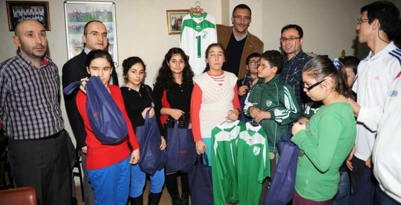TOFAŞ, Kulübümüze Forma Sponsoru Oldu. TOFAŞ, Kulübümüze Forma Sponsoru Oldu.