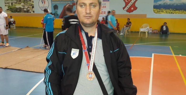 Ahmet Gültekin’den Halter de Tek madalya
