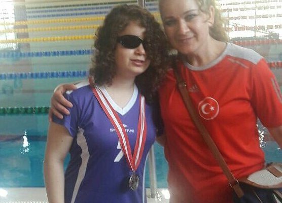 Yüzme’de Sümeyye Bayram’dan 4 Madalya.