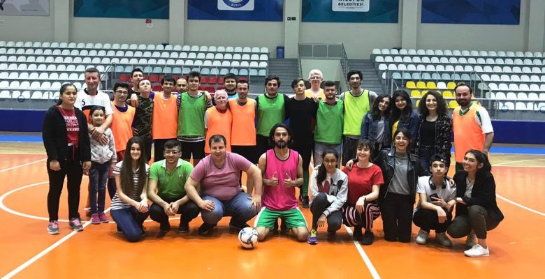 UTOG’la Futsal Maçı 8 – 5 sonuçlandı UTOG’la Futsal Maçı 8 – 5 sonuçlandı