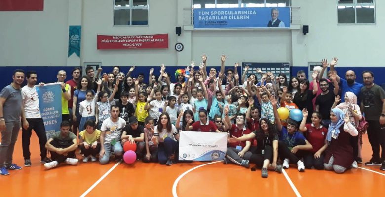 Göçmen çocuklar, sporcularımızla buluştu