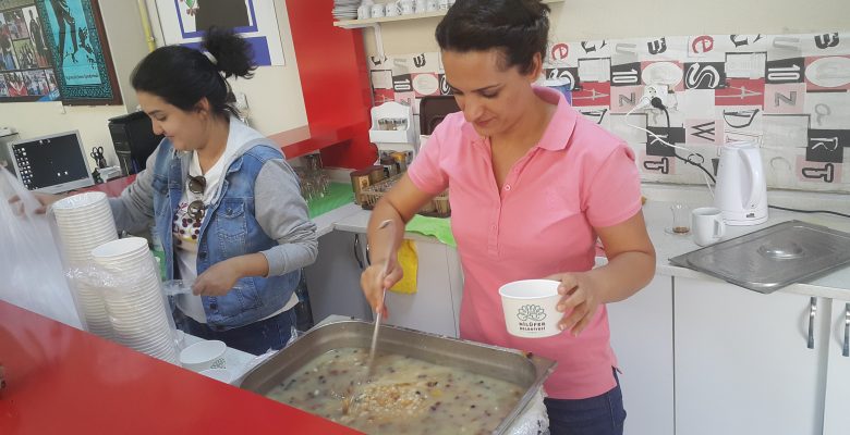 Aşure Paylaşmaktır