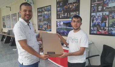 Gururumuza Laptop Hediye Edildi Gururumuza Laptop Hediye Edildi