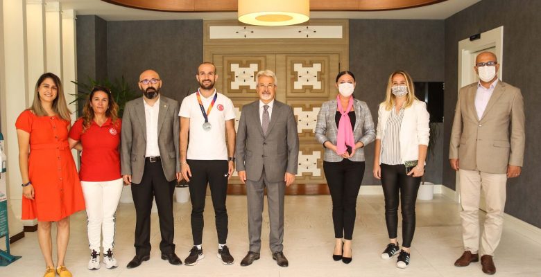Başkan Turgay Erdem, Milli Atletimizi Ağırladı Başkan Turgay Erdem, Milli Atletimizi Ağırladı