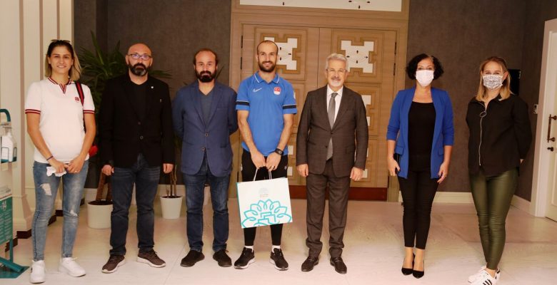 Nilüfer’in Olimpiyat Gururunu Başkan Turgay Erdem Ağırladı Nilüfer’in Olimpiyat Gururunu Başkan Turgay Erdem Ağırladı