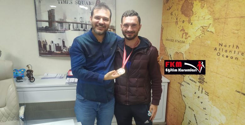 FKM’de Şampiyonluk Gururu FKM’de Şampiyonluk Gururu